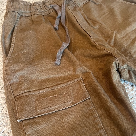 Levi’s Cargo Half Jogger Pants - Picture 4 of 4